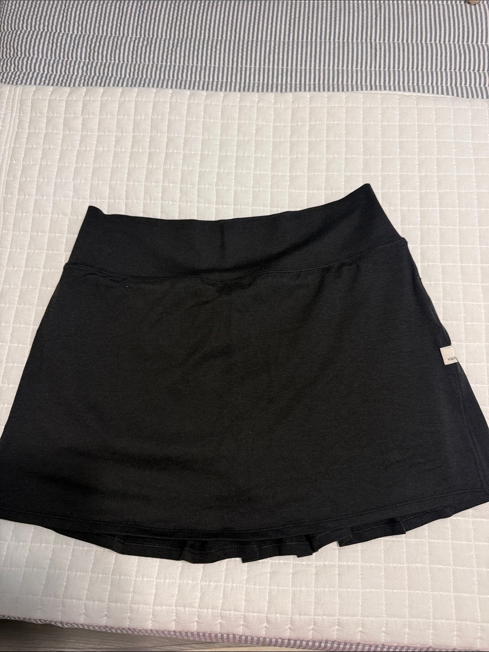 Vuori Black Women’s Active Skort - with pleated back - size medium